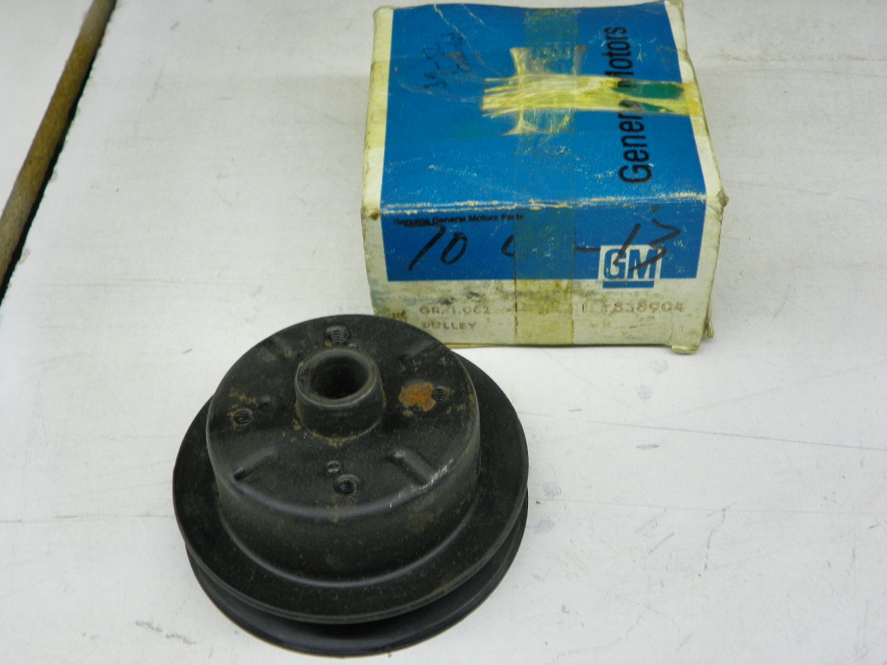 General Motors 838904 Fan Water Pump Pulley for 1939-1952 Chevrolet restoration. - Image 1