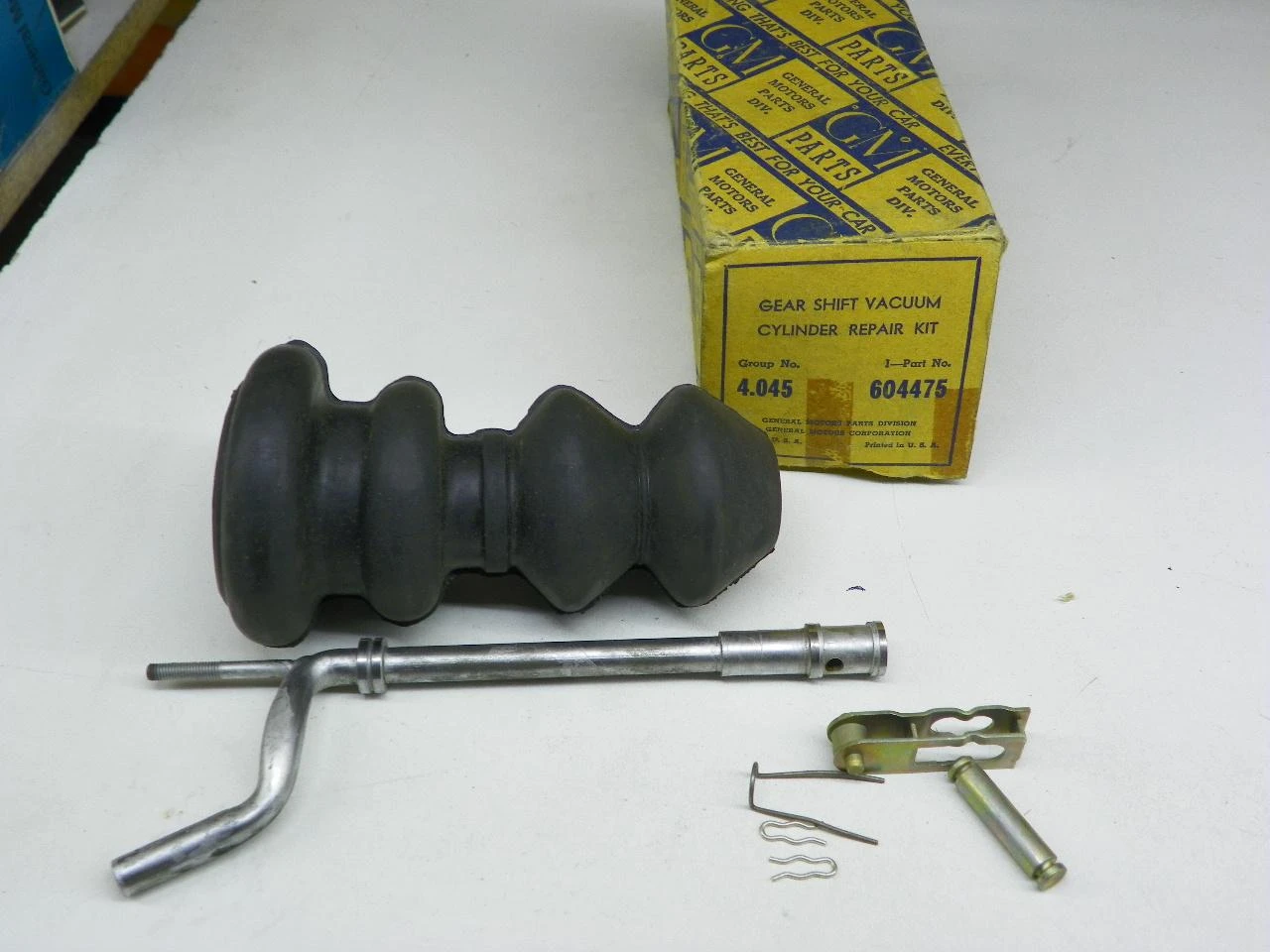 General Motors 604475 Gear Shift Vacuum Cylinder Repair Kit for 1940-1948 Chevrolet Passenger Cars restoration. - Image 1