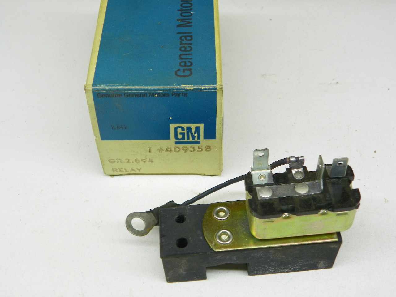 General Motors 409358 Relay NOS for vintage auto restoration - Image 1