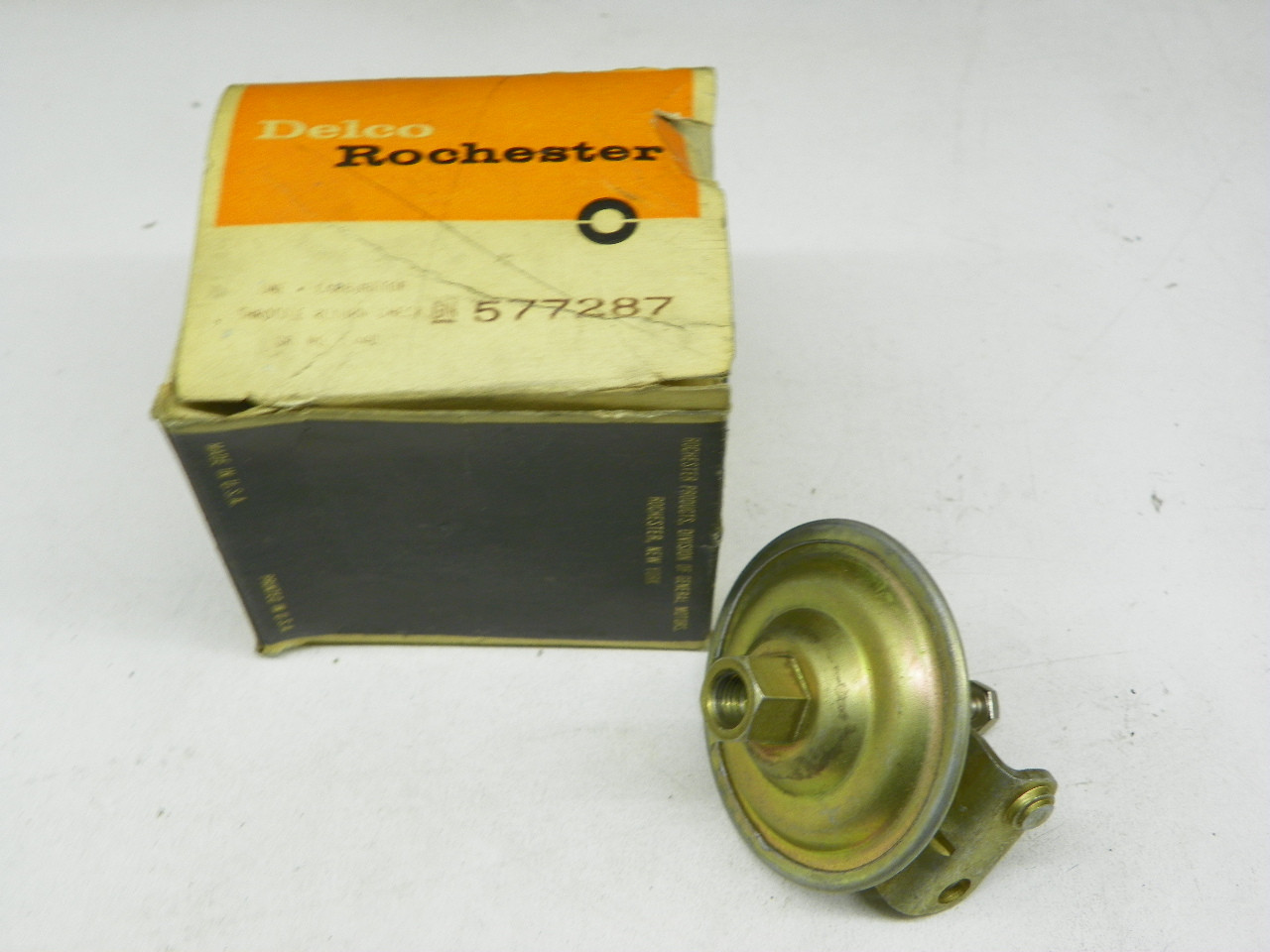 Delco Rochester 577287 Dash Pot Assembly for 1959-1962 Oldsmobile V8 4-Barrel restoration. - Image 1