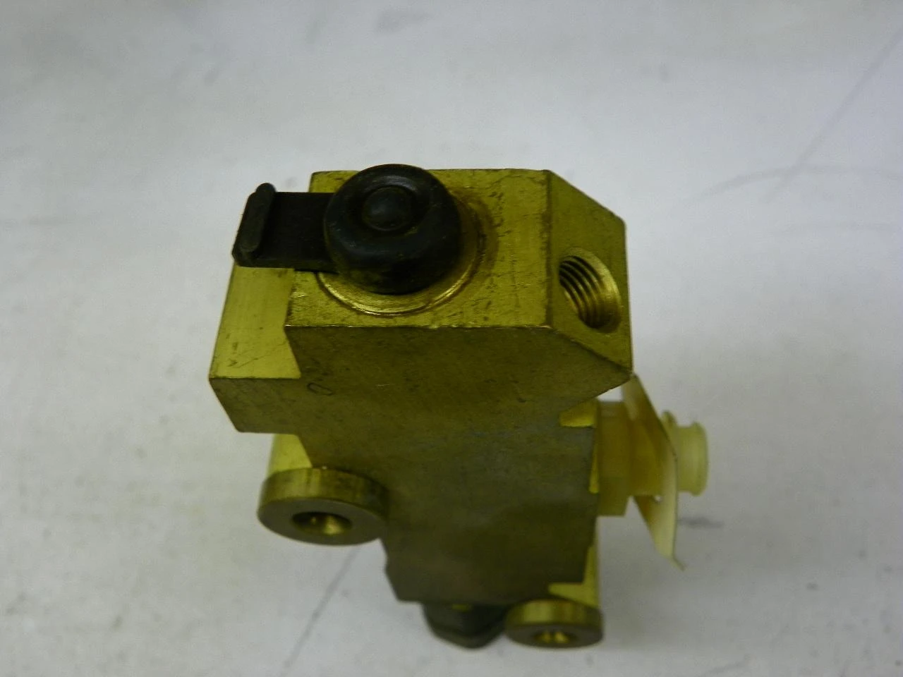 Delco 172-1360 Brass Brake Proportioning Valve NOS for vintage auto restoration. - Image 7