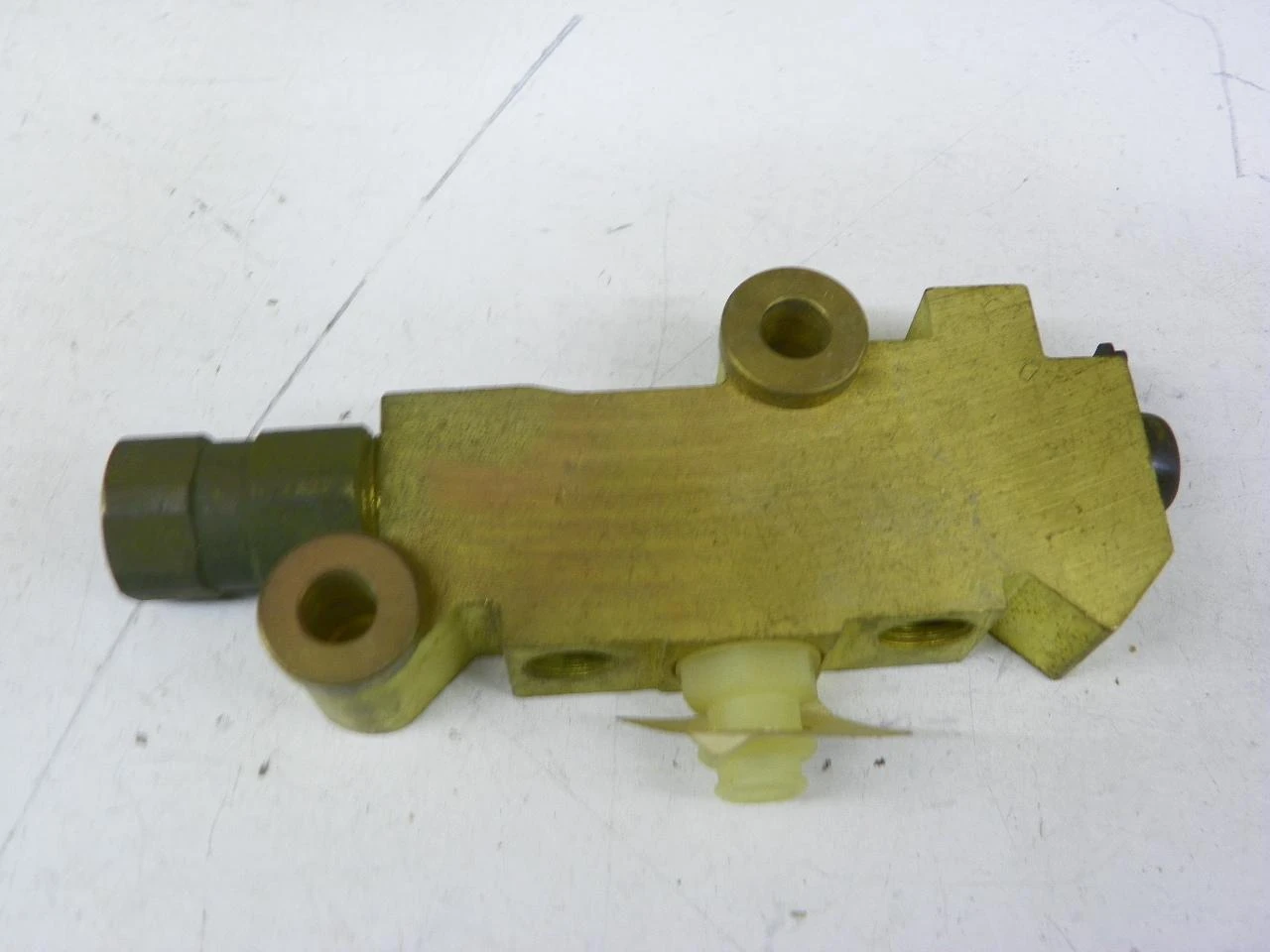 Delco 172-1360 Brass Brake Proportioning Valve NOS for vintage auto restoration. - Image 6