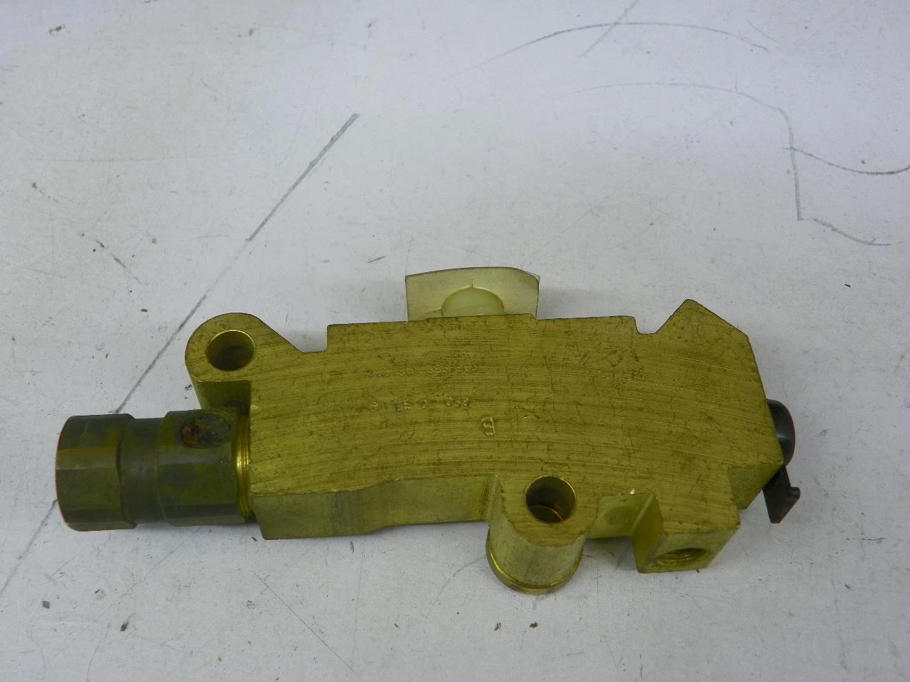 Delco 172-1360 Brass Brake Proportioning Valve NOS for vintage auto restoration. - Image 4