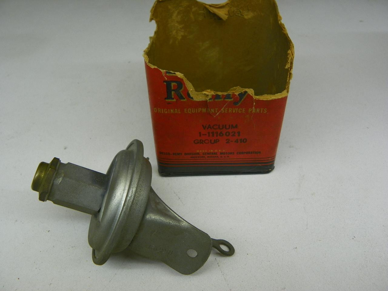 Delco-Remy 1116021 Vacuum Advance for 1940-1948 Pontiac 8-Cylinder distributor restoration. - Image 1