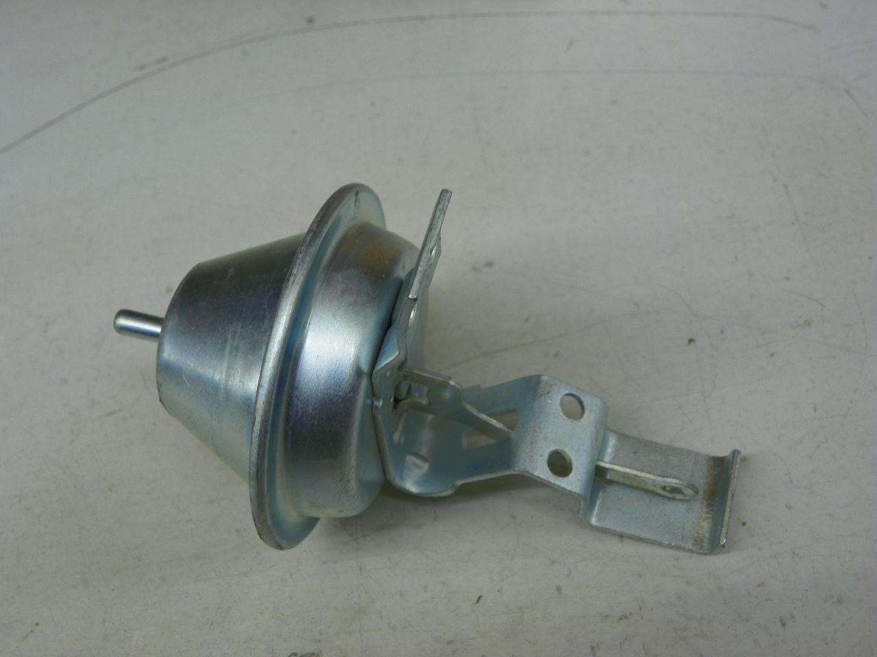 Delco Remy D-1399 Vacuum Advance NOS for vintage auto restoration - Image 4