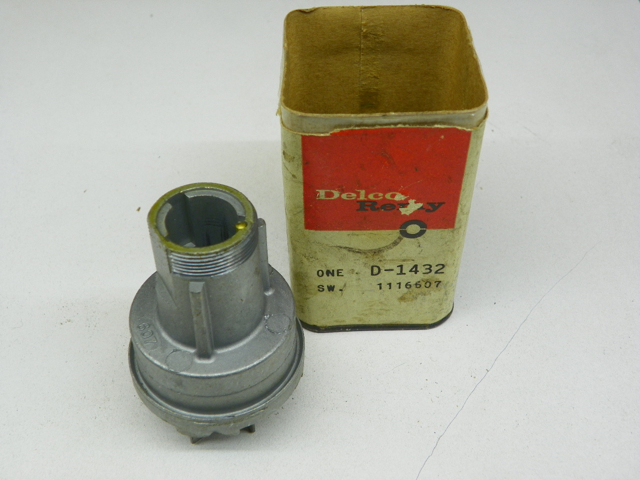 Delco Remy D-1432 1116607 Ignition Switch for 1960-1962 Chevrolet GMC Truck restoration. - Image 1