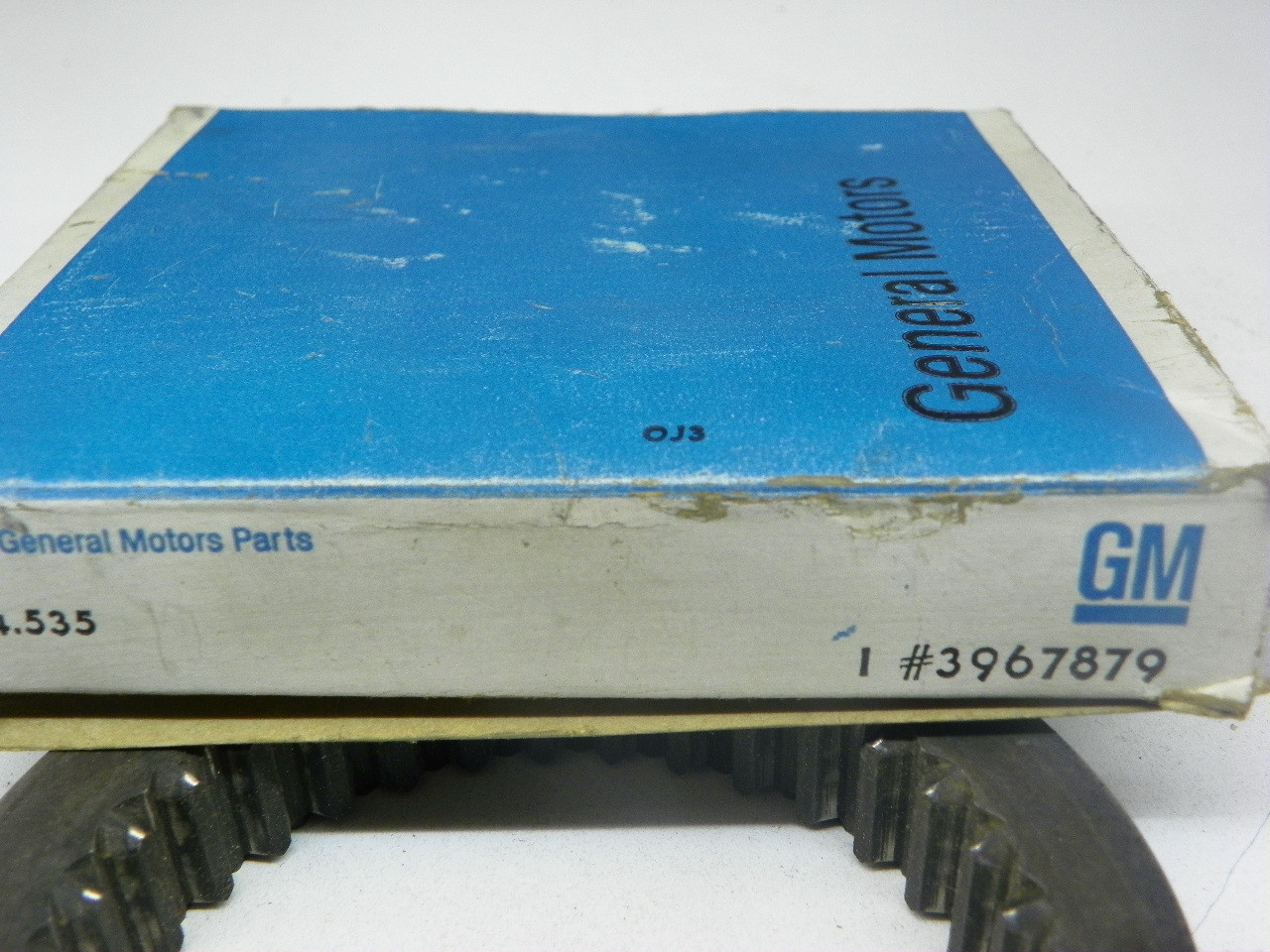 GM 3967879 Hub NOS for vintage auto restoration - Image 2