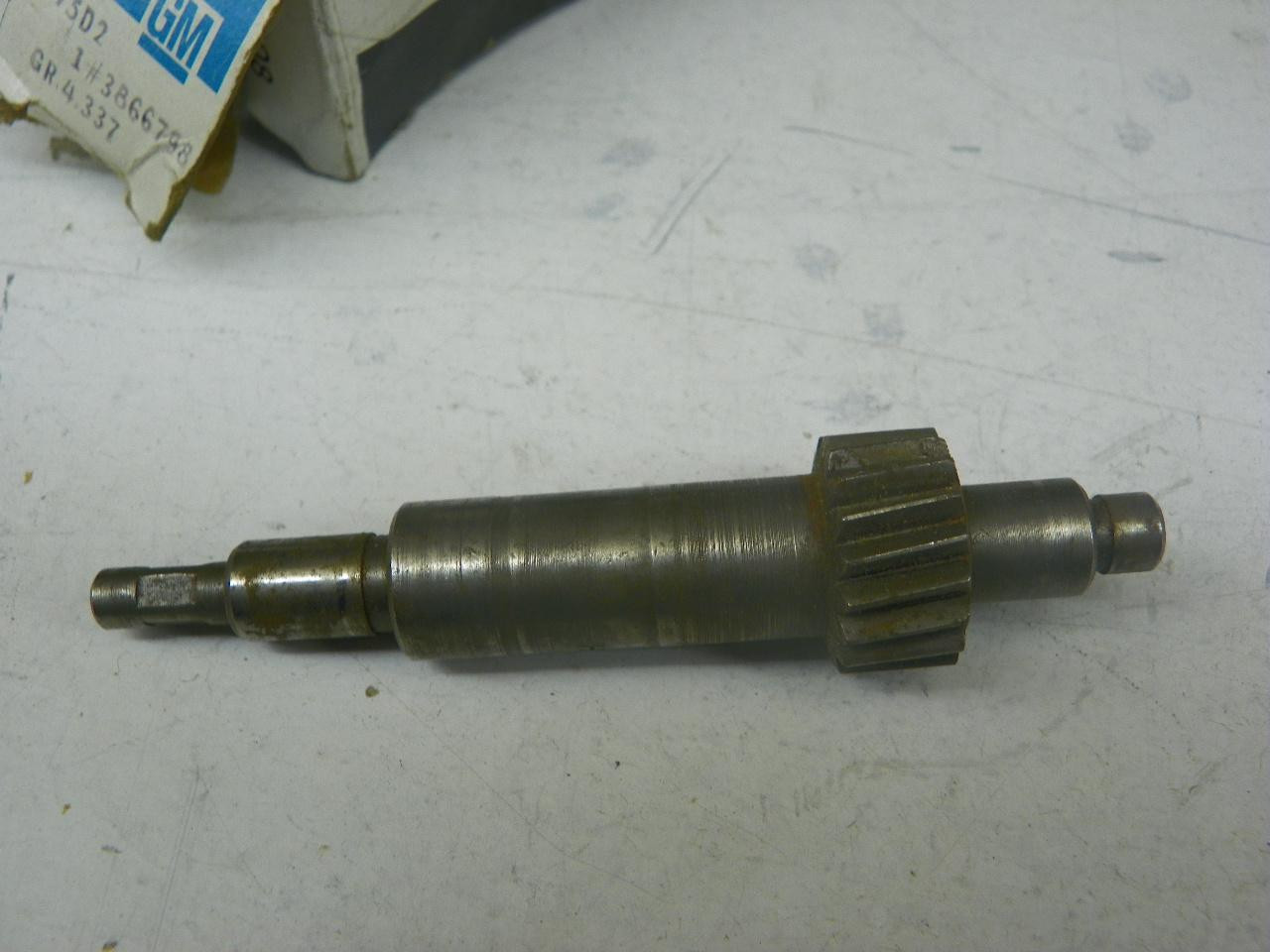 GM 3866798 Speedometer Driven Gear 18 Teeth for vintage vehicle restoration - Image 4