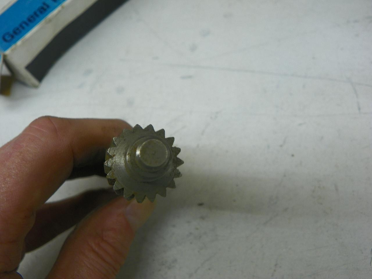 GM 3866798 Speedometer Driven Gear 18 Teeth for vintage vehicle restoration - Image 6
