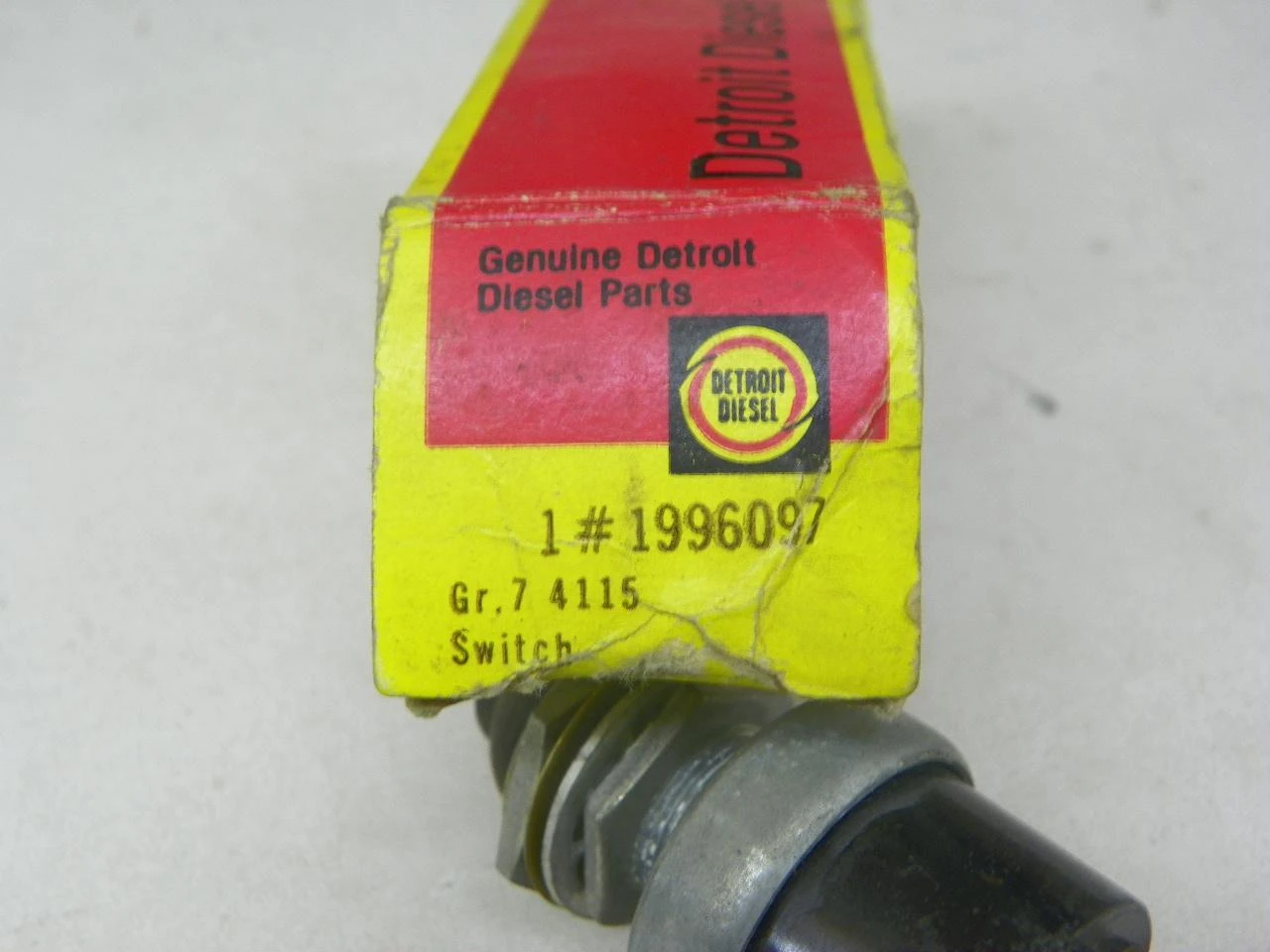 Detroit Diesel 1996097 Push-Button Starter Switch for International Harvester UD-236 UD-282 engine restoration. - Image 2