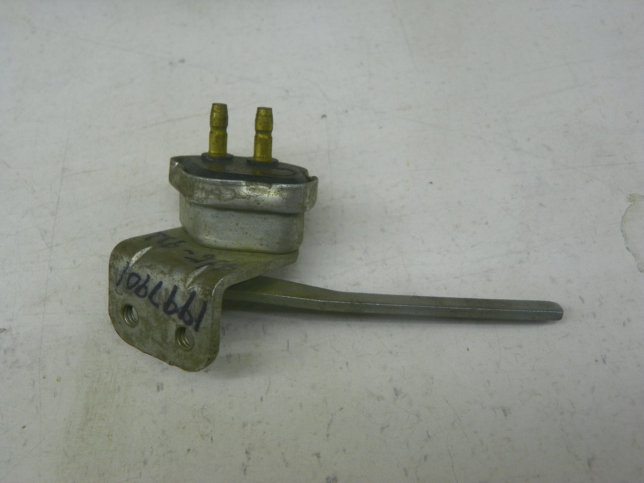 Delco 1997901 Mechanical Brake Light Switch for 1942-1950 Chevrolet Cars and 1942-1955 Chevrolet Trucks restoration. - Image 6