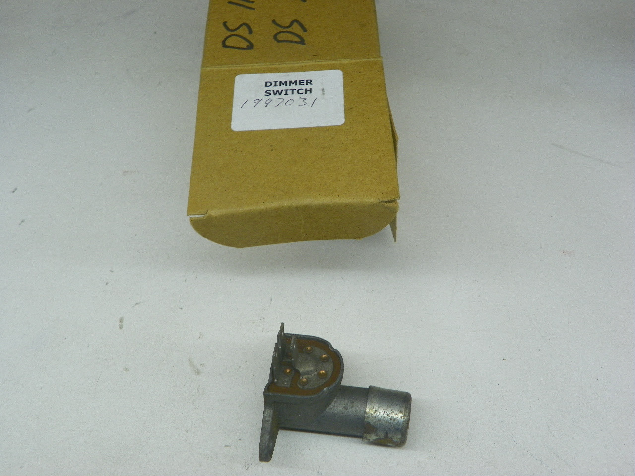 GM 1997031 Floor Headlight Dimmer Switch for 1961-1966 Chevrolet Suburban restoration. - Image 1