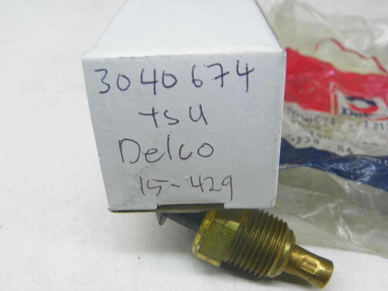 Delco 3040674 Coolant Temperature Switch for 1982-1988 GM Passenger Cars restoration. - Image 3