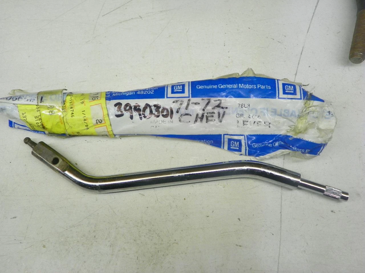 GM 3990301 Column Shift Lever for 1971-1972 Chevy GMC Truck Blazer Jimmy 3-Speed Auto/Manual restoration. - Image 1