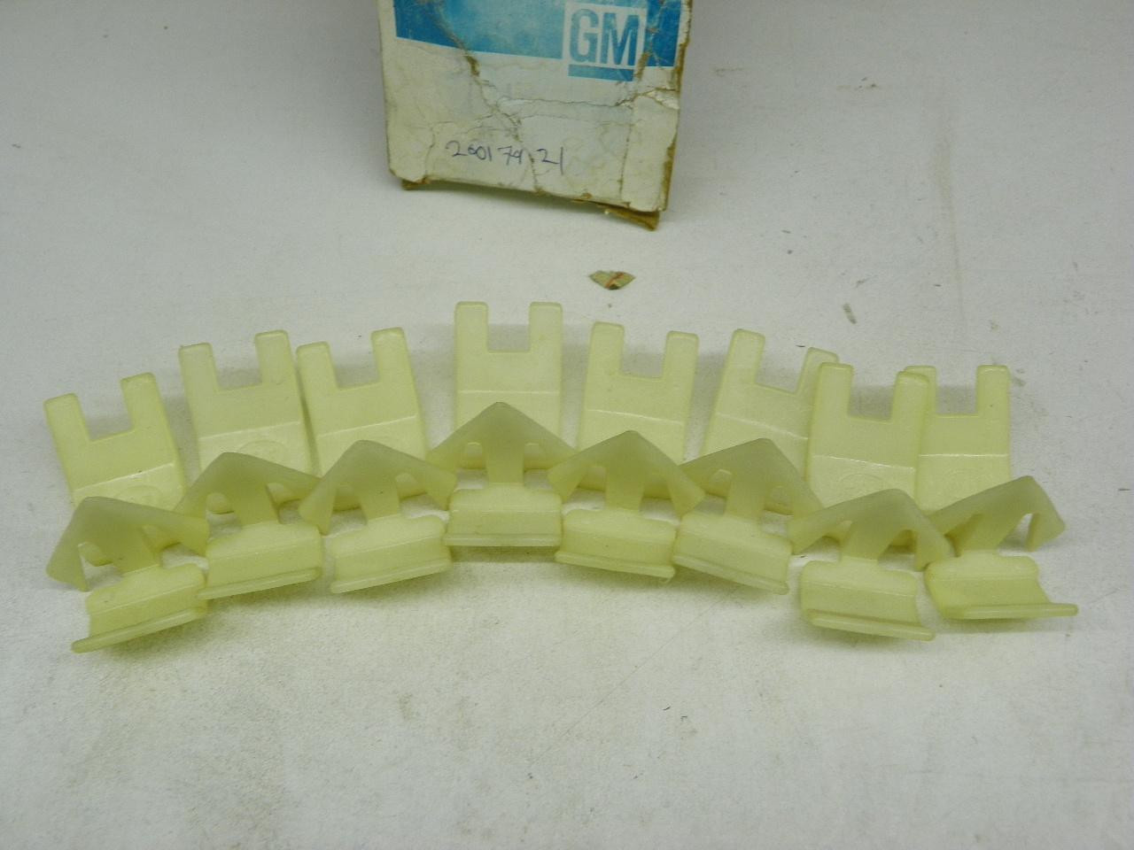 General Motors 20017921 Headliner Molding Clips NOS for vintage auto restoration. - Image 3
