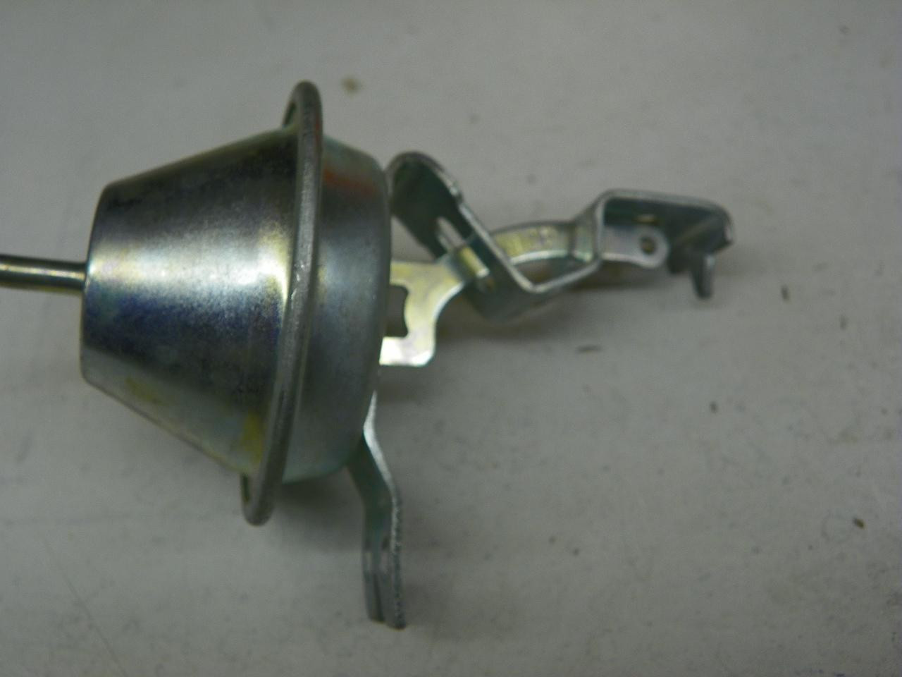Delco Remy 1973428 Vacuum Advance for vintage auto restoration - Image 5