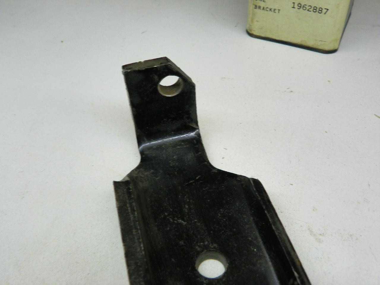 Delco Remy 1962887 Bracket for restoration. - Image 8