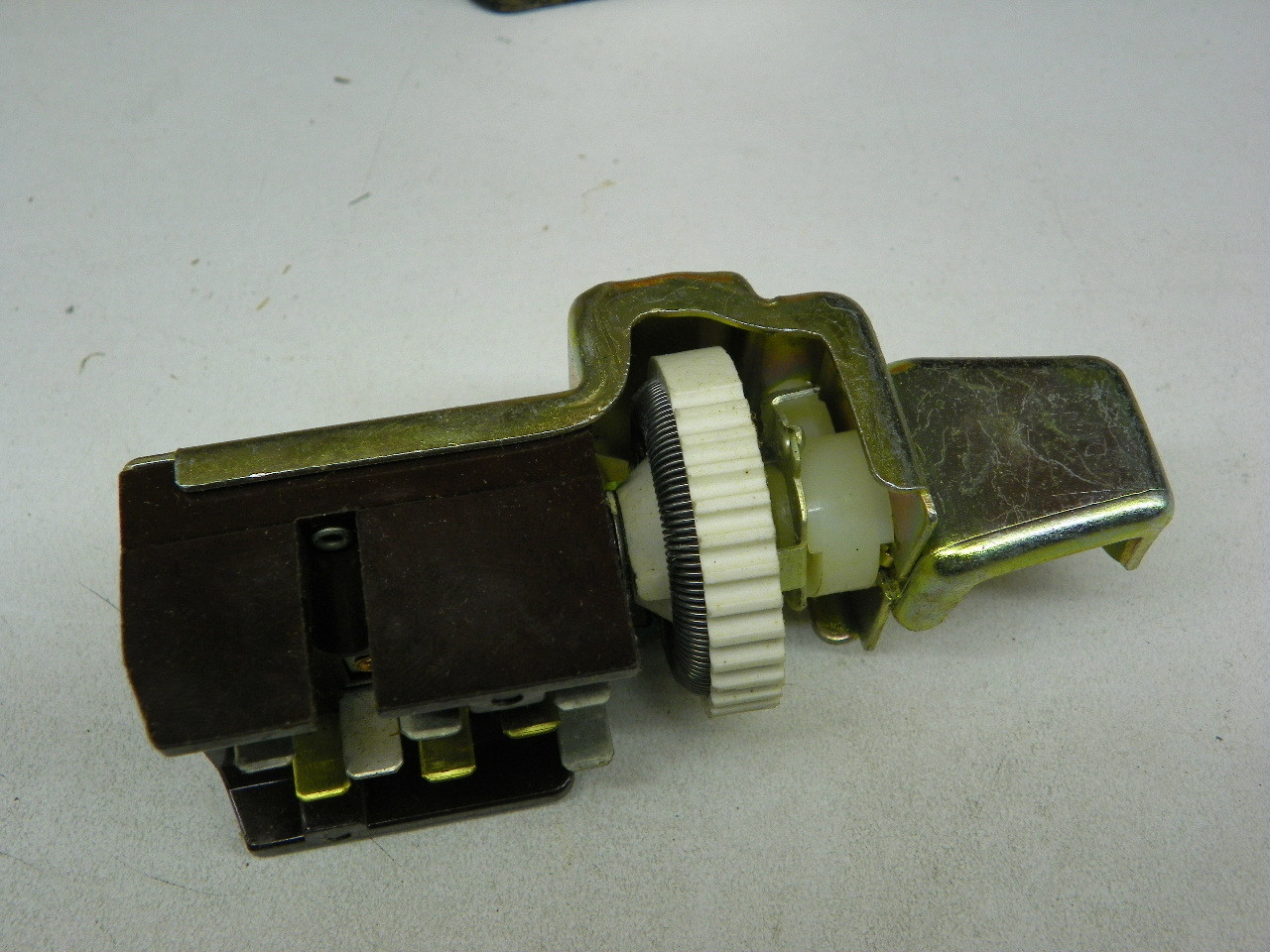 Delco Remy F-1507 Headlight Switch for 1965-1972 Ford Bronco F-Series restoration. - Image 4