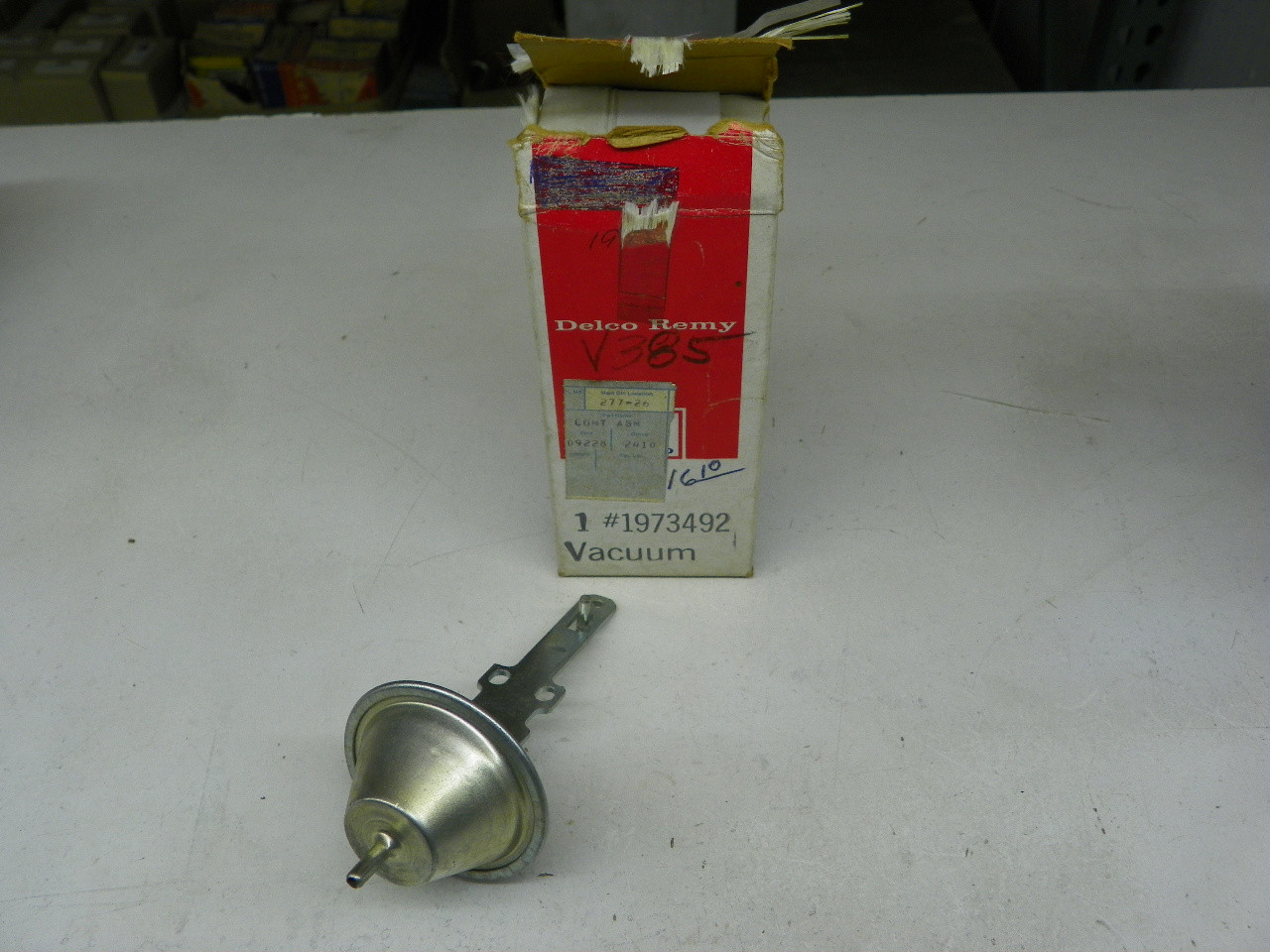 Delco Remy 1973492 Vacuum Advance for 1976 Chevy Chevelle Corvette Malibu Monte Carlo restoration. - Image 1