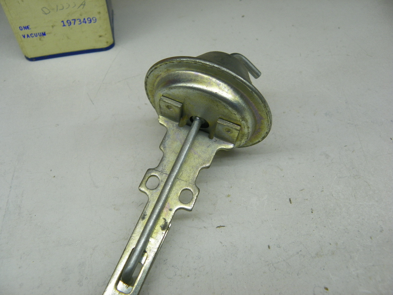 Delco Remy 1973499 Vacuum Advance for 1974 1976 Cadillac Oldsmobile V8 restoration - Image 4