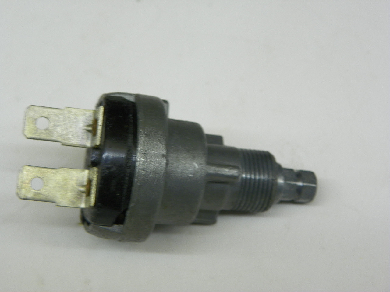 Delco 1993538 Windshield Wiper Switch for 1959 1961 Oldsmobile 2-Speed Wipers restoration. - Image 3