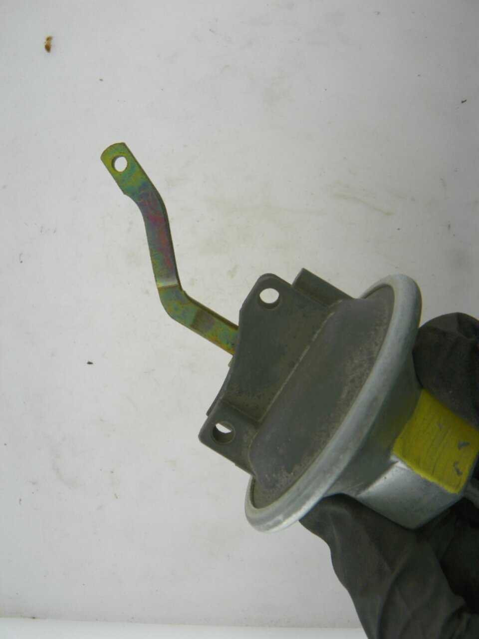Vacuum Control Distributor Diaphragm Part No.: DD642 Ford OEM (D3HZ-12370-B)