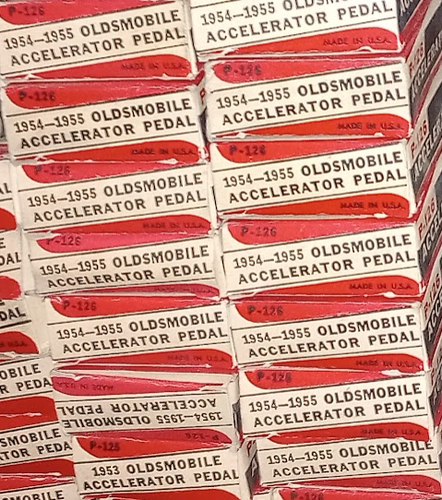 Oldsmobile 1954-55 NOS Accelerator Pedal P126 (3308) OEM 564710  Made in USA