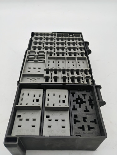 Cadillac DTS 2006 GM 19115589 Power Distribution Fuse Block NOS Made in Honduras