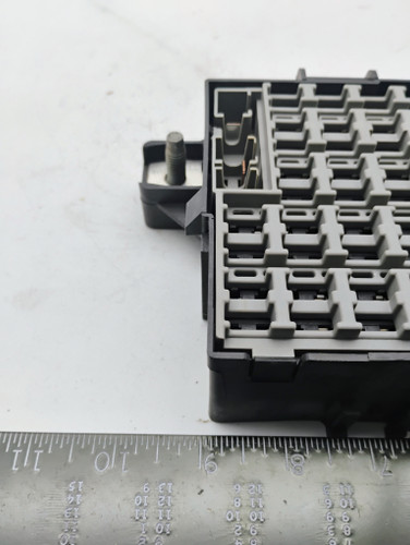 Cadillac DTS 2006 GM 19115589 Power Distribution Fuse Block NOS Made in Honduras