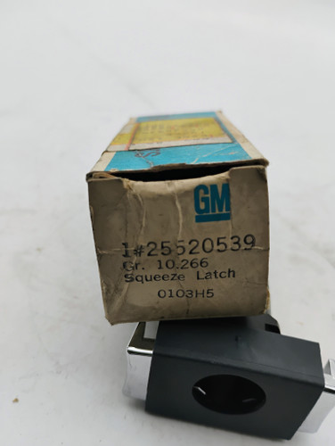 GM 25520539 Squeeze Latch NOS Made in USA