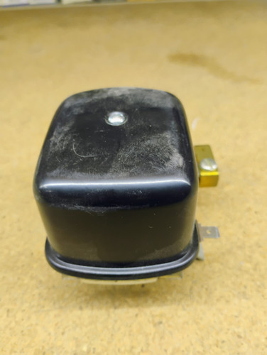 Niehoff WA703 6V Neg. Grd Voltage Regulator NORS Made in USA VR218