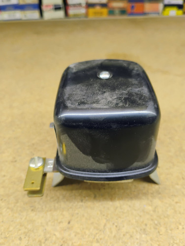 Niehoff WA703 6V Neg. Grd Voltage Regulator NORS Made in USA VR218