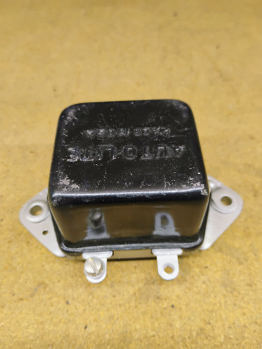 AutoLite VRR-4001A Voltage Regulator NOS Made in USA VR207