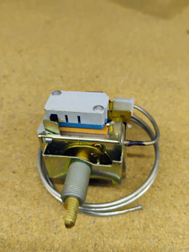 Four Seasons 35842 Thermostat NORS Made in USA