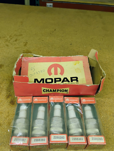 Mopar 2098380 (5) Spark Plugs XJ-10Y NOS Made in USA