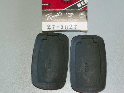 Republic 27-3027 1 Pr. Brake Clutch Pedal Pad 1947-1955 Chevy GMC Truck 3683090 NOS