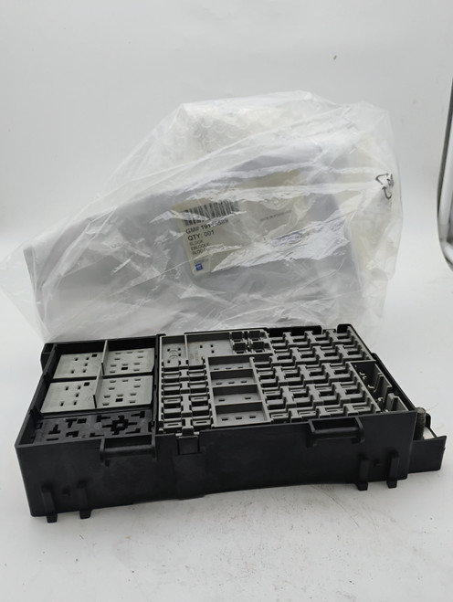 GM 19115589 Power Distribution Fuse Block NOS Made in Honduras. Shop vintage car parts at ocpnw.com!