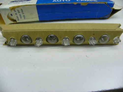 Ford D7FZ-13466-A Auto Lamps NOS for vintage auto restoration - Image 2