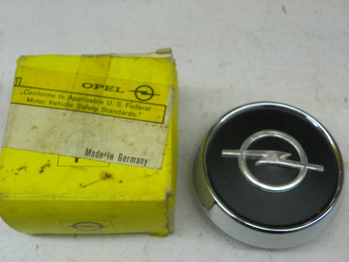 Opel 1006024 Hub Cover for restoration - Image 1