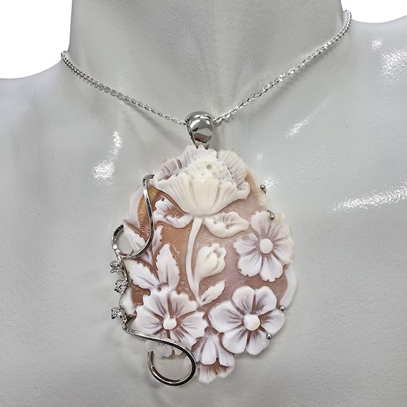 Flower Design Italian Shell Cameo Pendant