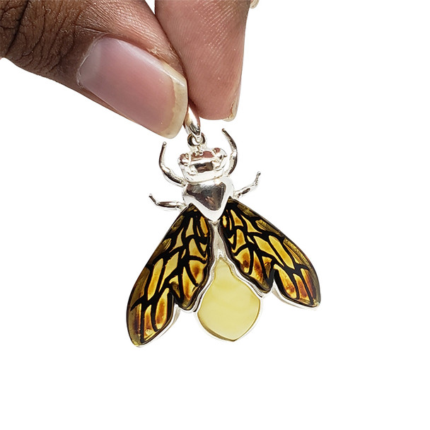 Cameo Amber Sterling Silver Bee Pendant (3963)