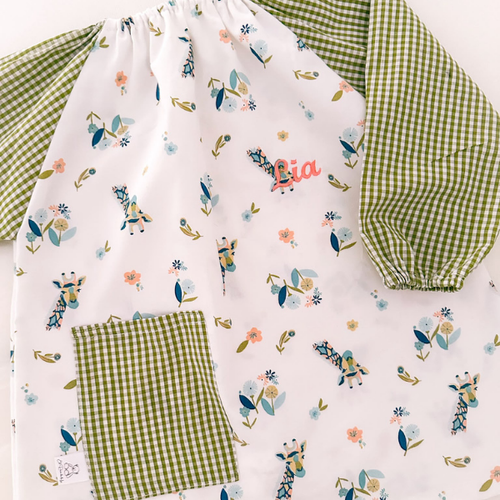 Bata Escolar Personalizada - modelo Jirafas