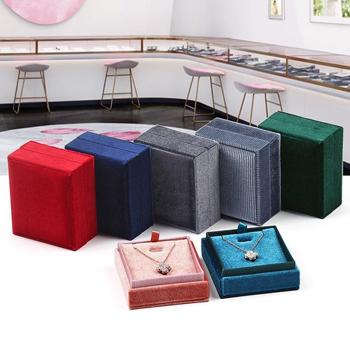  Large Luxury Velvet Pendant Box Square (70*80*40mm)