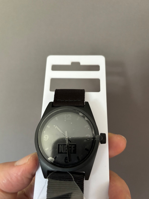 BLACK FACE/ There’s no getting around it, our Daily Watch is the staple of our watch collection. Custom designed with eye catching face colors for a fun addition to your wrist. Wanna take it to the pool? No worries! This watch is also water resistant. What more could you want right?
NEW IN BOX

