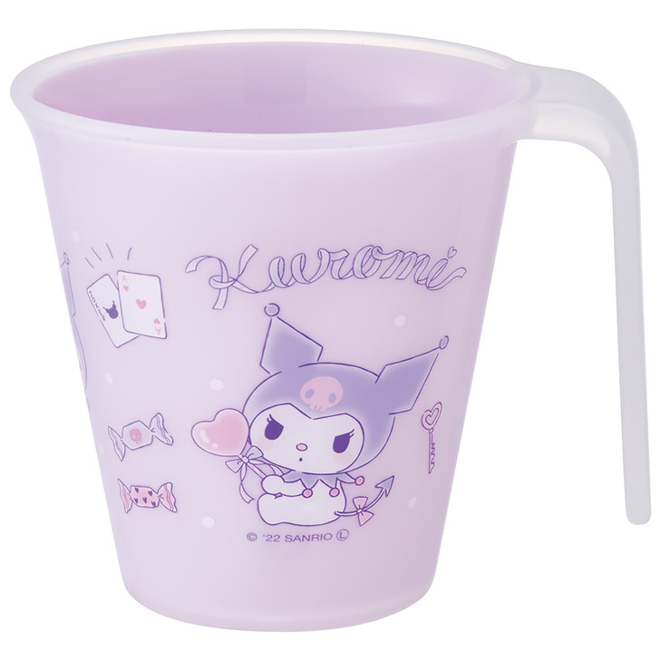 I found these heavy-duty plastic cups at Daiso. They're a really