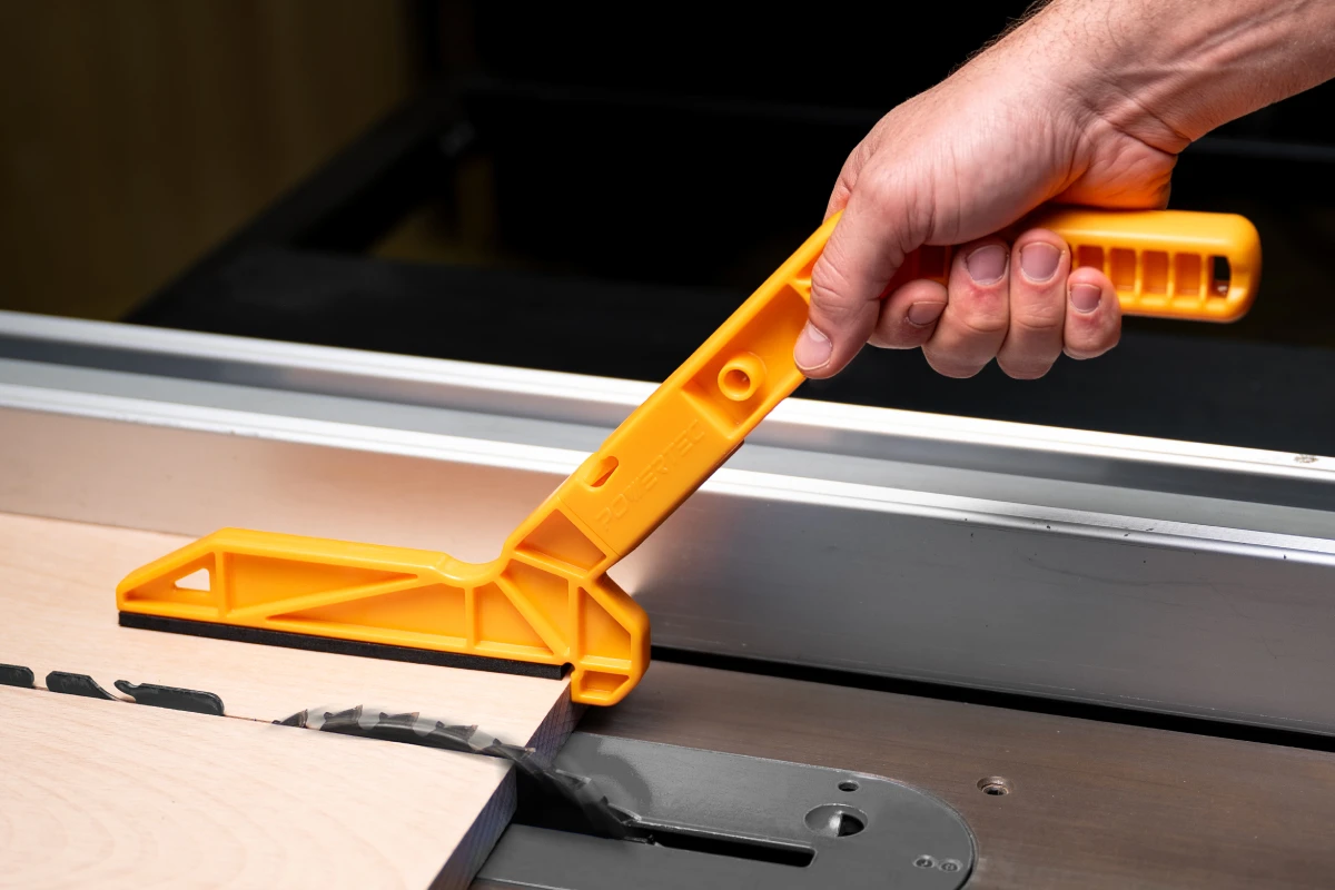 L push stick engaging the rear edge of a long workpiece