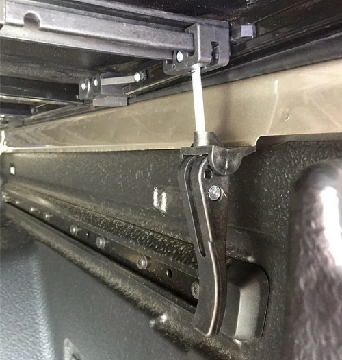 BLACK TRI-FOLD SOFT TONNEAU TRUCK BED COVER for NISSAN NAVARA D40 (2005-2014)