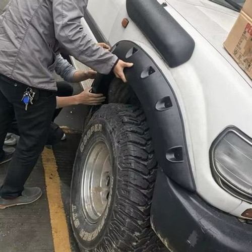 Toyota Landcruiser 80 Series LC80 (1990 - 1998) Wheel Arch Fender Flares - UK