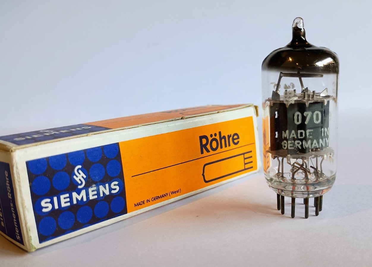 真空管　ECC83 / 12AX7 SIEMENS 2本 ECC83/12AX7 SIEMENS 2本1組