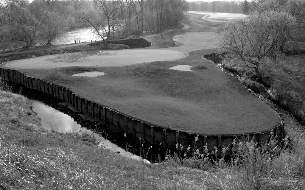 NATURE'S COURSE (HOLE 14) ON THE MEADOW VALLEYS AT BLACKWOLF RUN ®